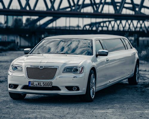 017_WhiteChrysler_1